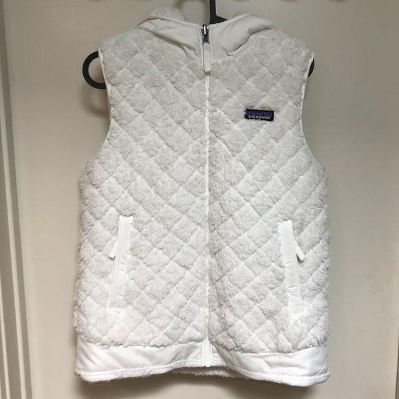 Patagonia Jackets & Blazers - Patagonia White Fuzzy Vest w Hood & Zipper Pockets